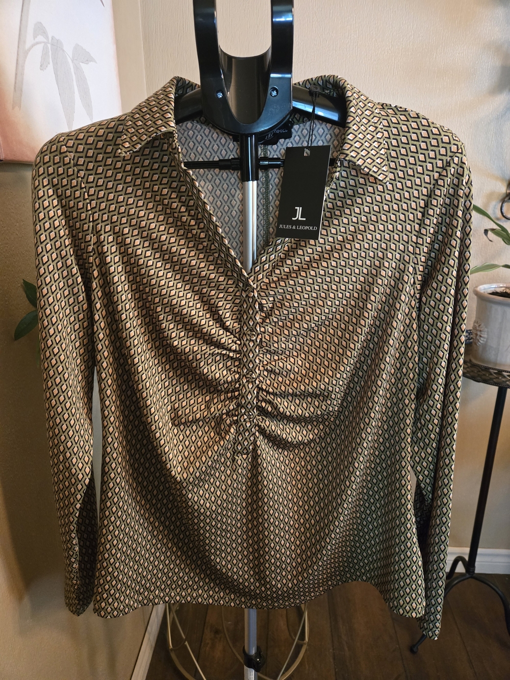 NWT Jules & Leopold Plus Geometric Ruched Front Button-Down Blouse